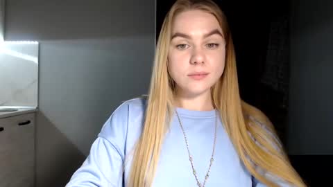 Snapshot of happy_fox_ chatting on March 12, 11:01 pm happy_fox_ online show from March 12, 11:01 pm