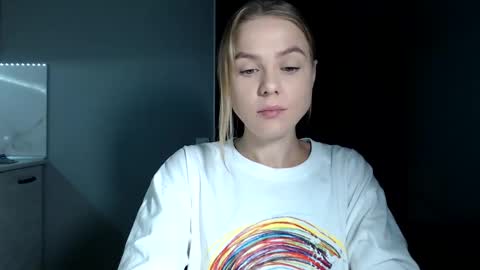 Snapshot of happy_fox_ chatting on October 19, 7:47 pm happy_fox_ online show from October 19, 7:47 pm