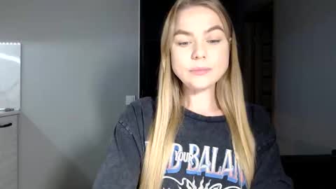 happy_fox_ online show from November 17, 9:09 pm