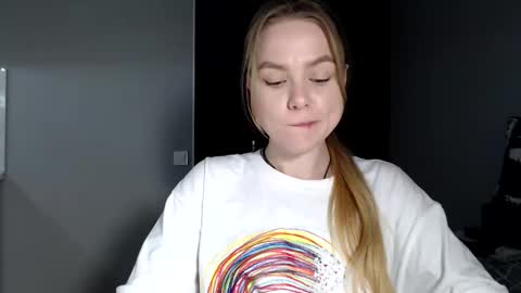 happy_fox_ online show from March 10, 9:53 pm