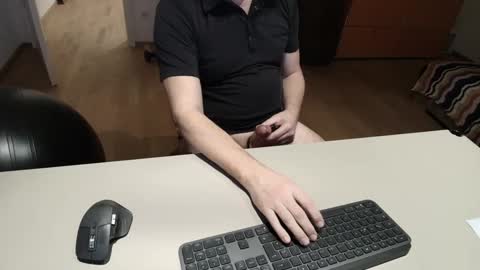 Snapshot of happybugger chatting on January 18, 4:00 pm Cum for you online show from January 18, 4:00 pm