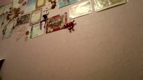 happyemily  online show from November 3, 8:10 pm