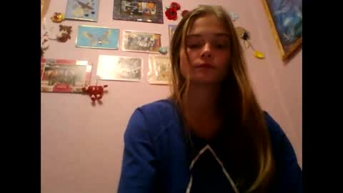 happyemily  online show from November 17, 9:09 pm