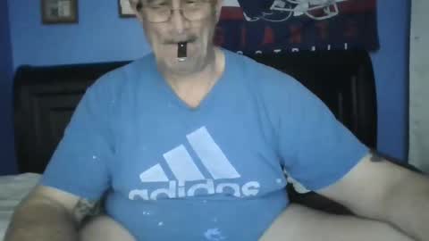 happyhappy4 online show from February 9, 6:22 am