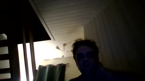 happylarlcamper online show from April 12, 11:10 pm