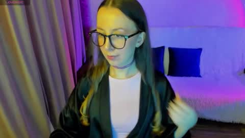 Snapshot of happystephanie chatting on September 21, 3:24 pm Stephanie online show from September 21, 3:24 pm