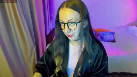Snapshot of happystephanie chatting on October 2, 4:25 pm Stephanie online show from October 2, 4:25 pm