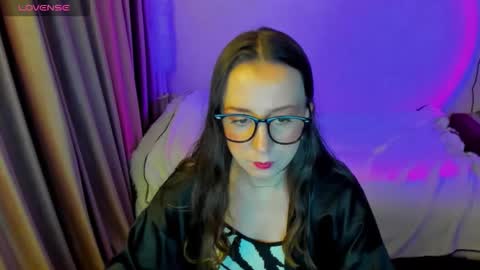 Snapshot of happystephanie chatting on March 1, 7:27 pm Stephanie online show from March 1, 7:27 pm