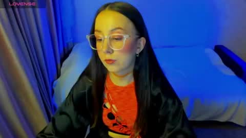 Snapshot of happystephanie chatting on June 19, 4:55 pm Stephanie online show from June 19, 4:55 pm