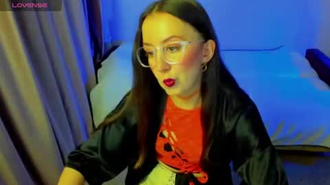 Snapshot of happystephanie chatting on June 21, 8:44 pm Stephanie online show from June 21, 8:44 pm