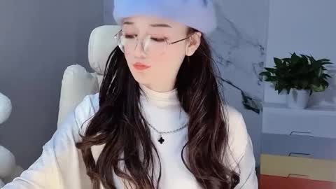 Daisy online show from December 8, 5:33 pm