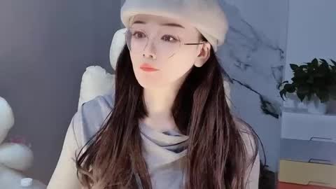 Daisy online show from December 18, 3:00 pm