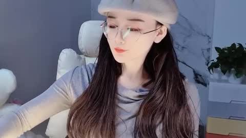 Daisy online show from December 19, 1:51 pm