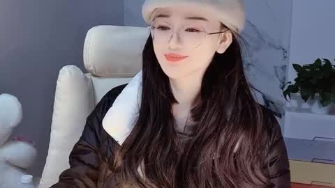 Daisy online show from December 19, 4:57 pm