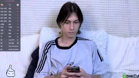 Snapshot of hard__fantasy chatting on September 30, 4:17 am Mark online show from September 30, 4:17 am