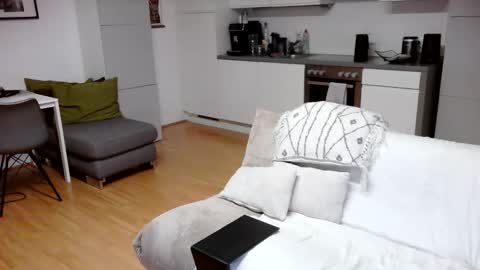 Snapshot of hard_out_here chatting on December 15, 1:32 am Chris online show from December 15, 1:32 am