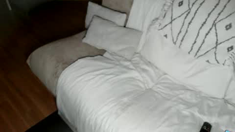 Snapshot of hard_out_here chatting on December 18, 12:06 am Chris online show from December 18, 12:06 am