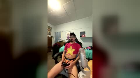 harddmikee online show from June 17, 10:10 pm
