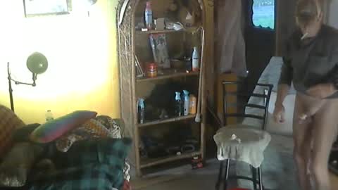 Snapshot of hardinhand44 chatting on October 31, 9:27 pm john nobles online show from October 31, 9:27 pm