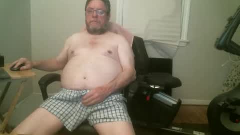 Snapshot of hardmik chatting on February 10, 8:07 am Mik online show from February 10, 8:07 am