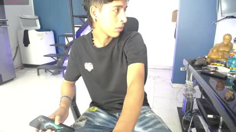 Snapshot of hardsexlove08 chatting on February 18, 9:33 pm Andres Dean online show from February 18, 9:33 pm