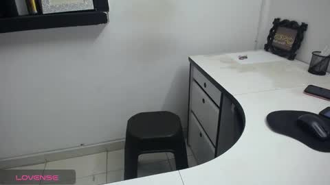 Snapshot of hardsexlove08 chatting on February 28, 1:06 am Andres Dean online show from February 28, 1:06 am