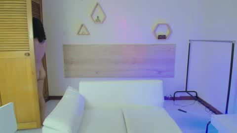 Snapshot of harknite chatting on December 11, 11:43 pm harknite online show from December 11, 11:43 pm