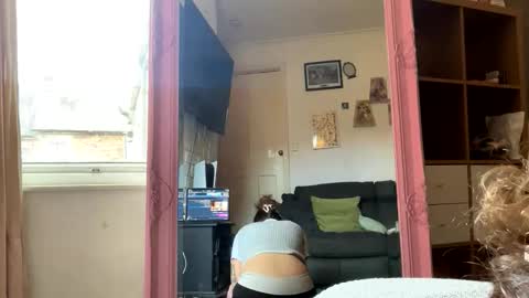 Snapshot of harleeyb chatting on March 3, 9:26 am harleeyb online show from March 3, 9:26 am