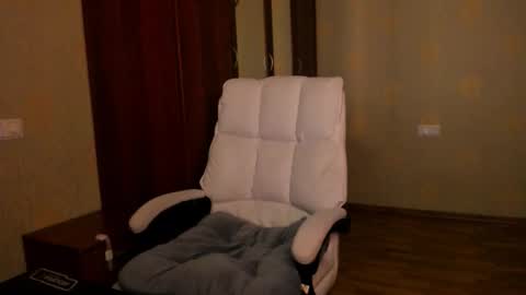 Julia online show from November 13, 5:39 am