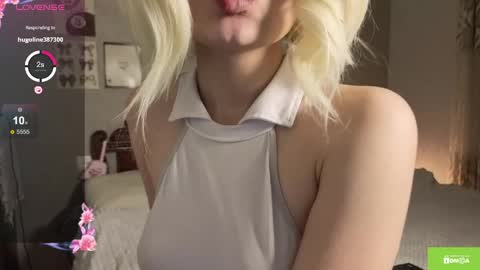 Snapshot of harleyheat69 chatting on May 3, 8:48 pm Hanna online show from May 3, 8:48 pm