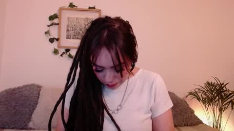 Snapshot of harmonyy01 chatting on January 29, 2:51 am Harmony Please help me to reach 100 thumbs up online show from January 29, 2:51 am