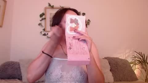 Snapshot of harmonyy01 chatting on February 21, 2:39 am Harmony Please help me to reach 100 thumbs up online show from February 21, 2:39 am