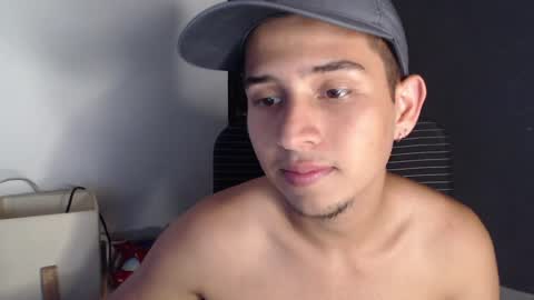 Snapshot of harold_18_ chatting on April 21, 5:50 pm harold_18_ online show from April 21, 5:50 pm