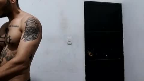 Snapshot of haroldsepulveda chatting on December 21, 3:25 am BOY HOT online show from December 21, 3:25 am