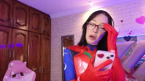 Snapshot of harperwest_ chatting on February 19, 9:00 pm Harper online show from February 19, 9:00 pm