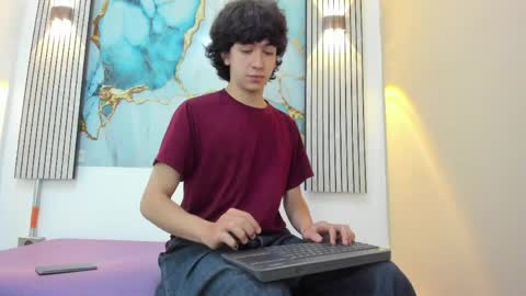 Snapshot of harry_hills1 chatting on March 30, 3:13 pm HARRY online show from March 30, 3:13 pm