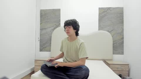 Snapshot of harry_hills1 chatting on March 31, 12:38 pm HARRY online show from March 31, 12:38 pm