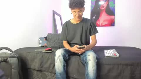 Snapshot of harrytwink18 chatting on February 27, 1:17 pm HARRY online show from February 27, 1:17 pm