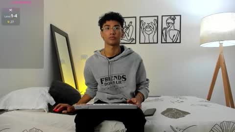 Snapshot of harrytwink18 chatting on January 13, 2:00 pm HARRY online show from January 13, 2:00 pm