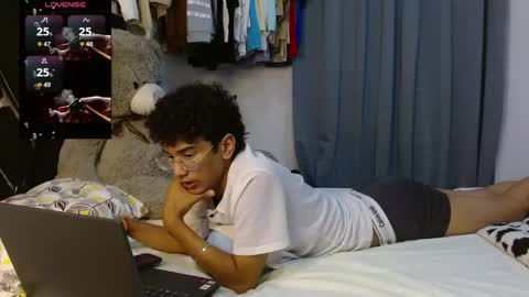 Snapshot of harrytwink18 chatting on April 8, 2:33 am HARRY online show from April 8, 2:33 am