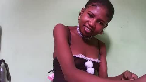 hasleyinah online show from April 5, 8:11 am