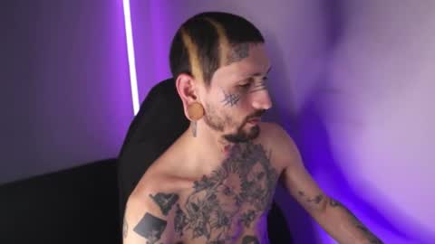 Snapshot of hatsumotokyoto chatting on March 3, 10:59 pm More content 2 online show from March 3, 10:59 pm