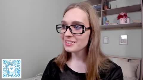 Mia online show from May 29, 3:54 pm