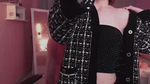 Mia online show from January 10, 1:07 am