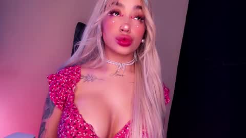 Snapshot of hazeeell chatting on February 1, 5:06 am Marie online show from February 1, 5:06 am