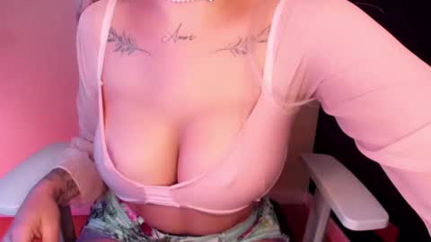 Snapshot of hazeeell chatting on February 10, 4:38 am Marie online show from February 10, 4:38 am