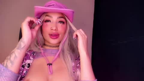 Snapshot of hazeeell chatting on February 15, 7:51 am Marie online show from February 15, 7:51 am