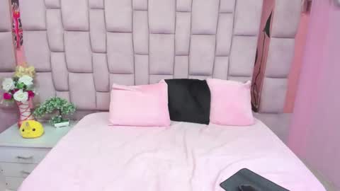 Snapshot of hazel_18_ chatting on October 28, 7:49 pm hazel_18_ online show from October 28, 7:49 pm