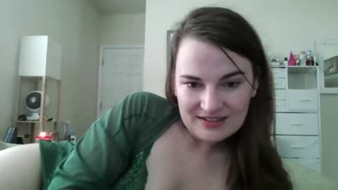 Snapshot of hazel_blue chatting on July 1, 8:19 pm Hazel Blues online show from July 1, 8:19 pm