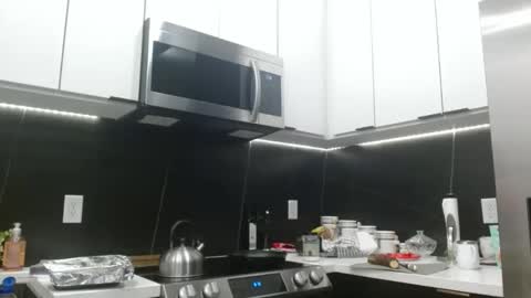 Snapshot of hazel_skye chatting on January 18, 12:14 am Hazel online show from January 18, 12:14 am